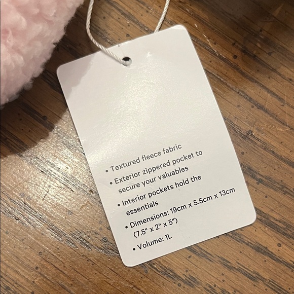 Lululemon Everywhere Fleece Belt Bag in Pink Mist with gold hardware, NWT - Picture 6 of 16